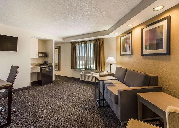 Quality Suites Milwaukee Airport