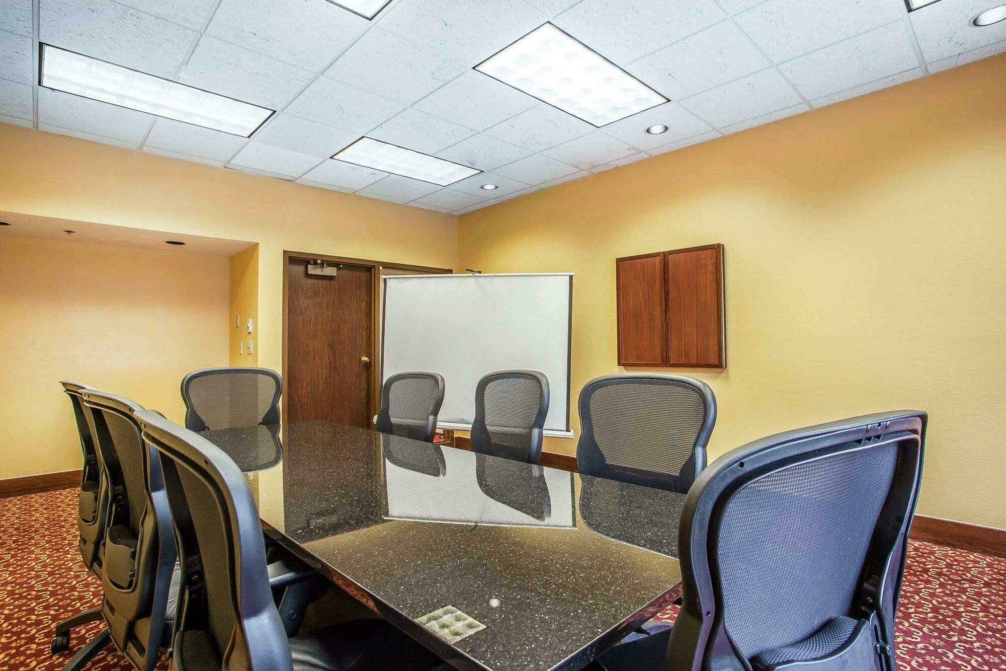 Quality Airport Hotel Milwaukee